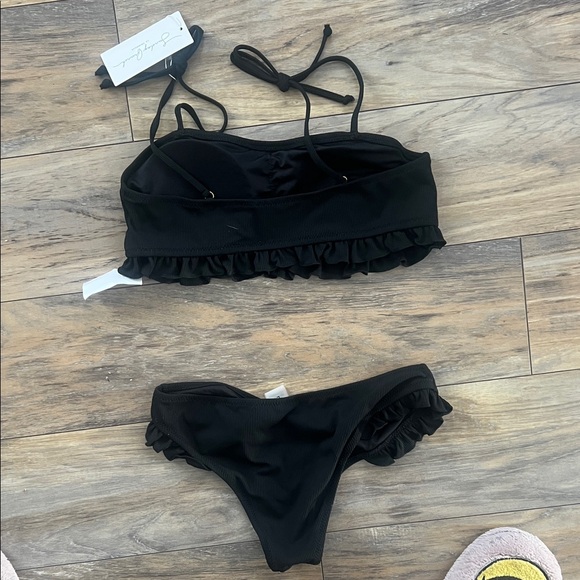 Stylish Black Ruffled Bikini Top - Picture 5 of 5